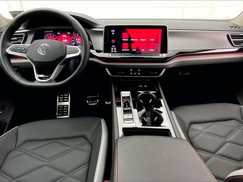 Certified 2025 Volkswagen Atlas Peak Edition SE image 15