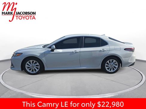 Used 2022 Toyota Camry LE FWD image 14