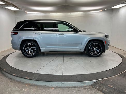 Used 2024 Jeep Grand Cherokee Summit image 6