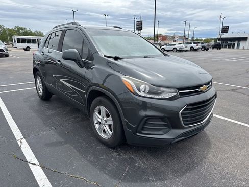 Used 2018 Chevrolet Trax LT w/ Driver Confidence Package FWD image 2