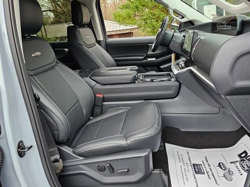 New 2025 Ford Expedition Platinum w/ Driver's Package image 17