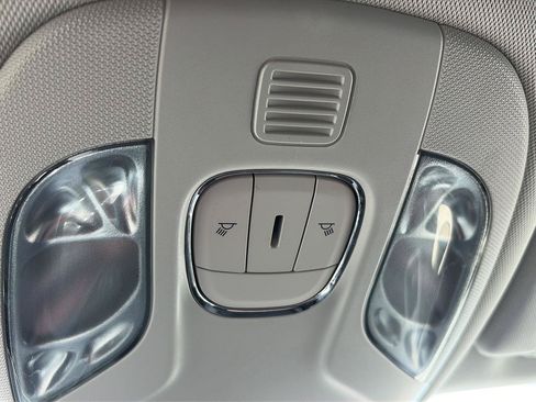 Used 2020 Jeep Compass Latitude w/ Cold Weather Group AWD/4WD image 17