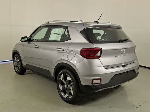 New 2026 Hyundai Venue SEL FWD image 4