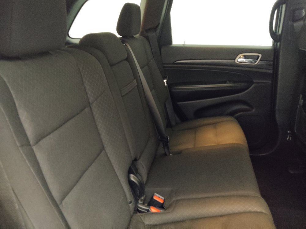 Used 2020 Jeep Grand Cherokee Laredo AWD/4WD image 19