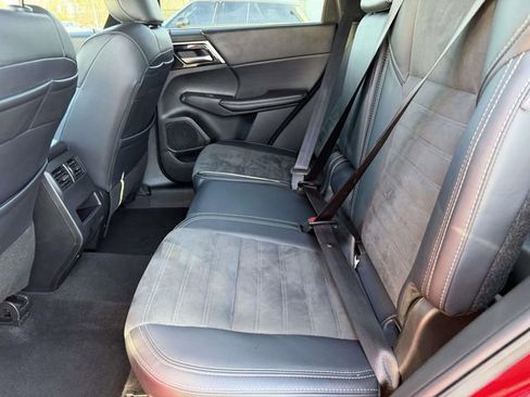 Used 2024 Mitsubishi Outlander SE image 13