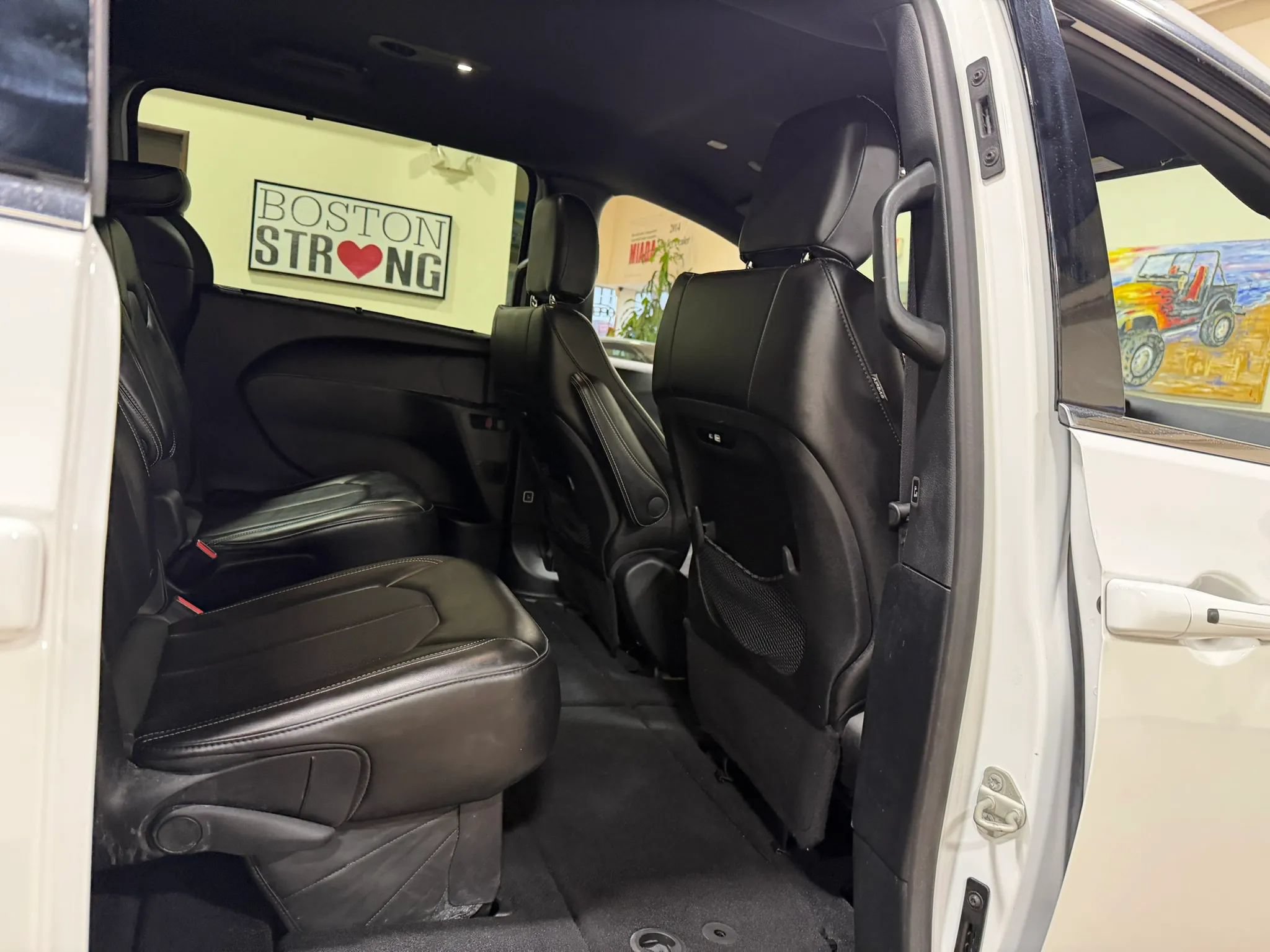 Used 2025 Chrysler Pacifica Select FWD image 37