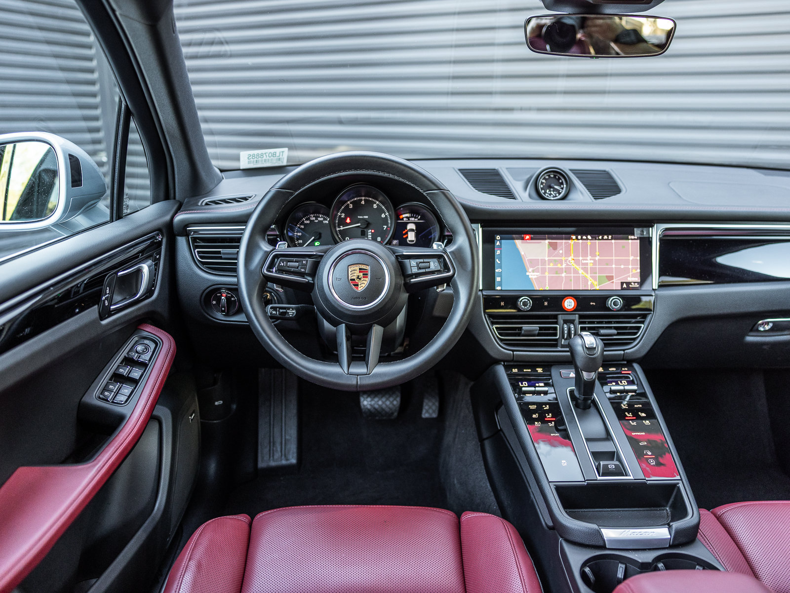 Certified 2026 Porsche Macan AWD/4WD image 12
