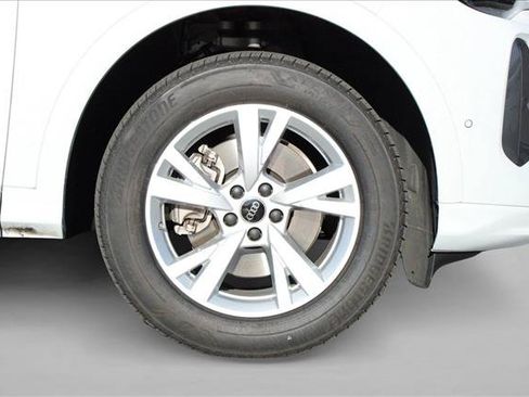 Certified 2025 Audi Q5 Premium w/ Convenience Package AWD/4WD image 16