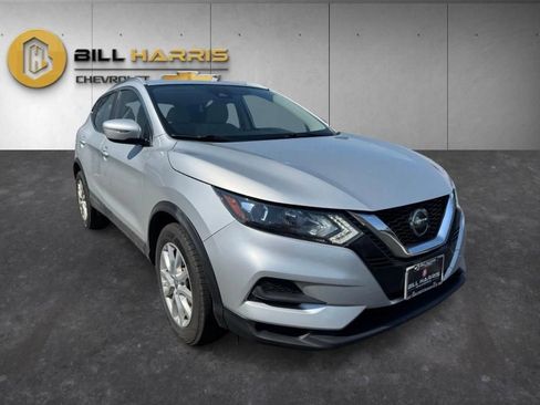 Used 2020 Nissan Rogue Sport SV image 3