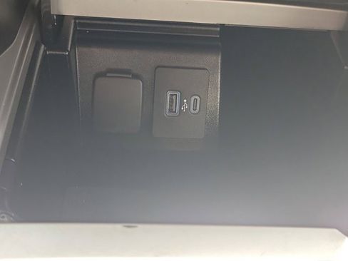 Certified 2022 Ford Explorer XLT w/ Equipment Group 202A image 27