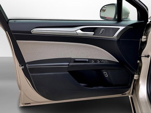 Used 2018 Ford Fusion S image 25