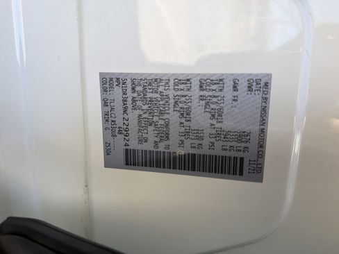 Used 2022 Nissan Pathfinder SV image 34