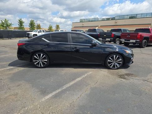 Used 2022 Nissan Altima 2.0 SR FWD image 9