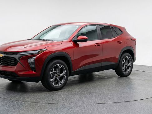 Used 2025 Chevrolet Trax LT image 3