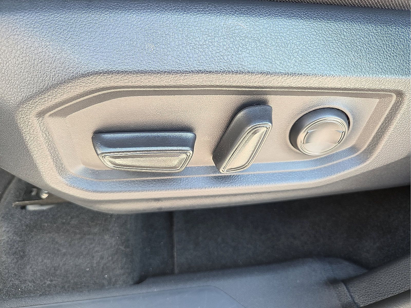 Used 2025 Toyota Sequoia SR5 AWD/4WD image 15