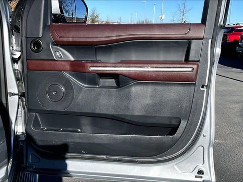 Used 2023 Ford Expedition Limited image 23