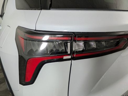 New 2026 Chevrolet Equinox RS w/ Convenience Package III AWD/4WD image 12
