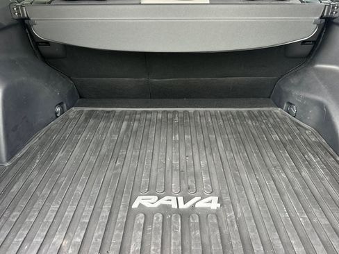 Used 2021 Toyota RAV4 XLE w/ Convenience Package image 32