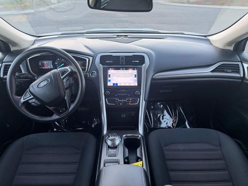 Used 2019 Ford Fusion SE FWD image 14