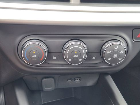 New 2026 Chevrolet Trax LS w/ LS Convenience Package FWD image 18