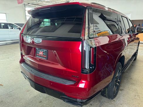 Used 2021 Cadillac Escalade ESV Sport w/ LPO, Illumination Package image 5