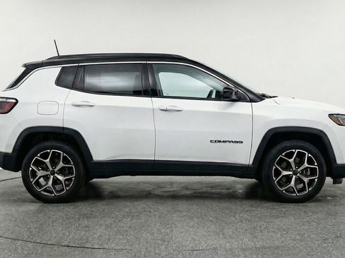 Used 2025 Jeep Compass Limited AWD/4WD image 9