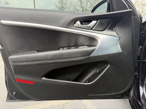 Used 2023 Genesis G70 2.0T RWD image 9