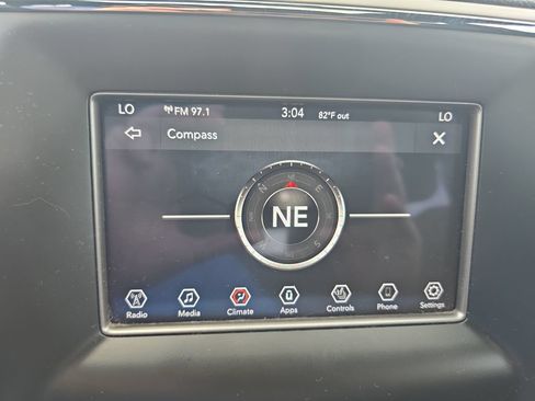 Used 2019 Jeep Grand Cherokee Laredo AWD/4WD image 21