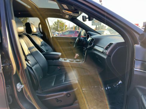 Used 2020 Jeep Grand Cherokee Limited w/ Luxury Group II image 10