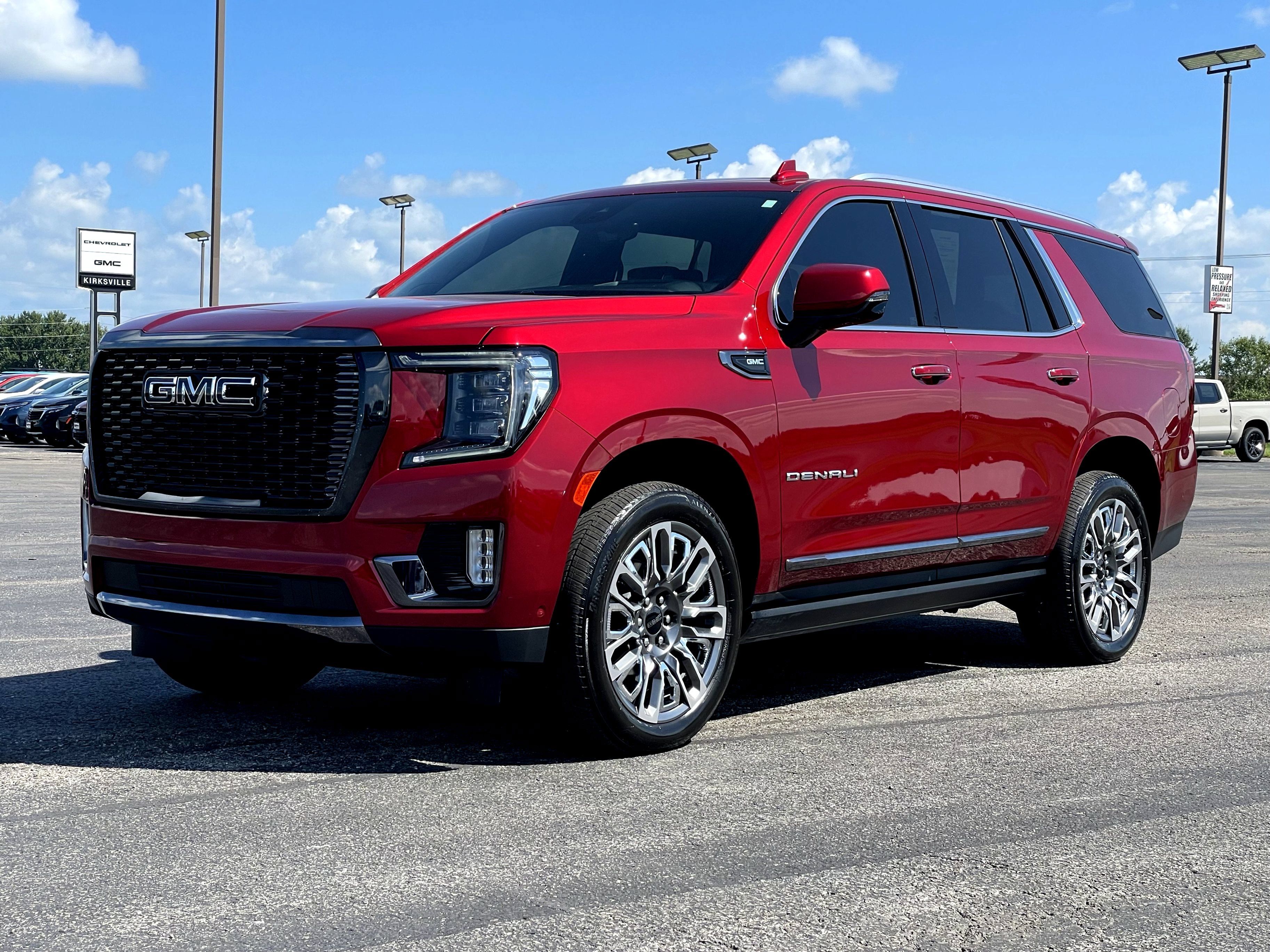 Certified 2023 GMC Yukon Denali Ultimate w/ LPO, Floor Liner Package AWD/4WD image 8
