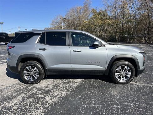 Used 2025 Chevrolet Equinox LT image 2