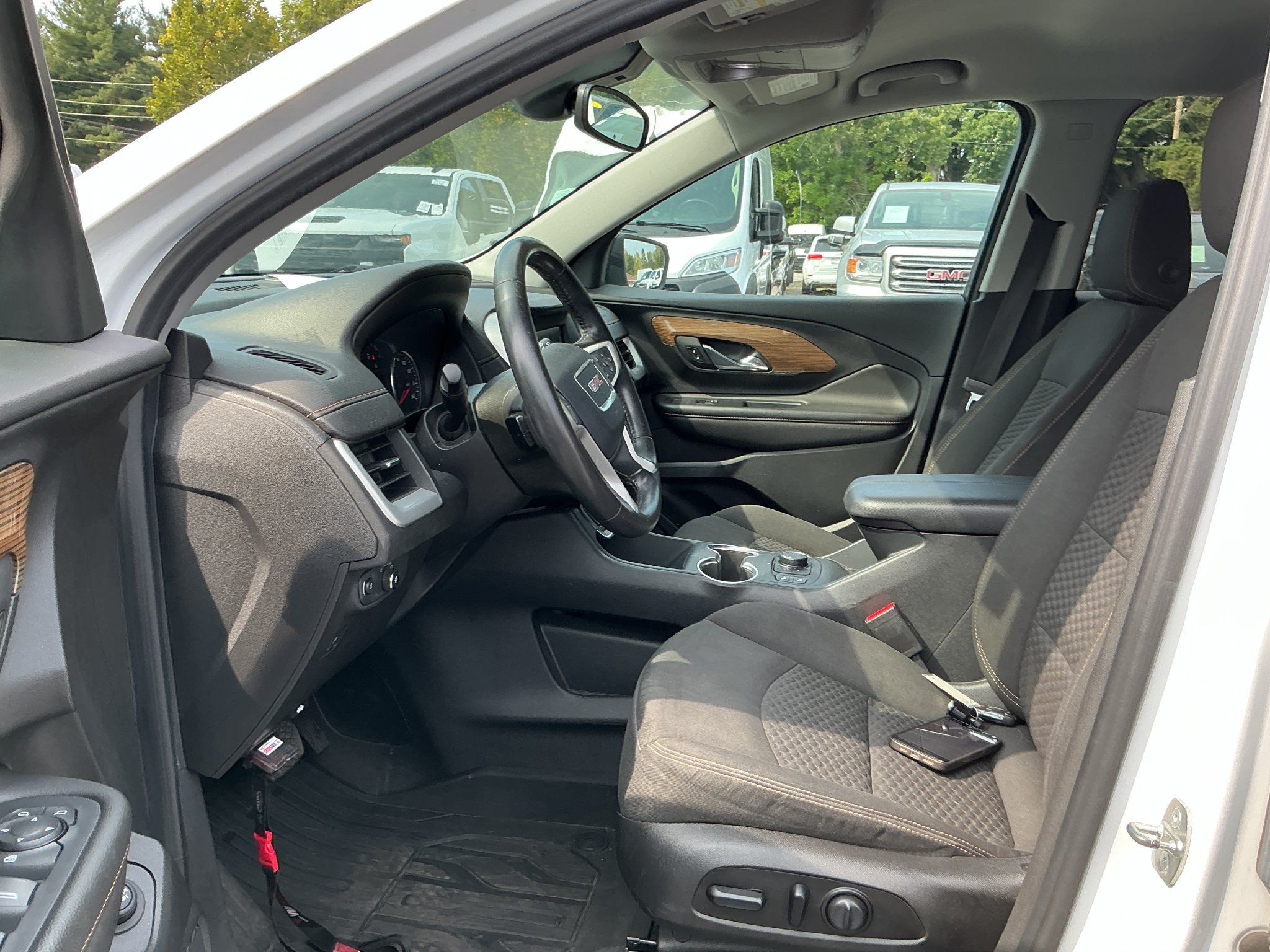 Used 2020 GMC Terrain SLE w/ Driver Convenience Package AWD/4WD image 5