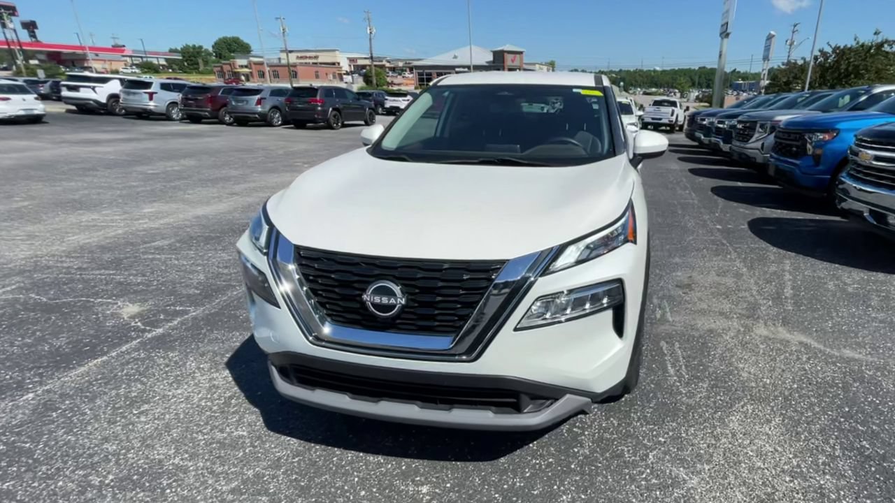 Used 2023 Nissan Rogue SV AWD/4WD image 4