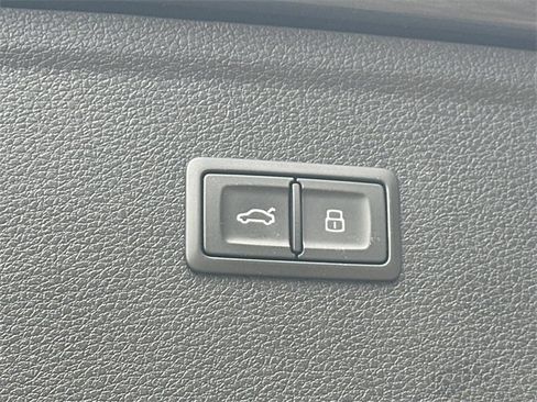 Used 2023 Audi Q5 2.0T Premium w/ Convenience Package image 18