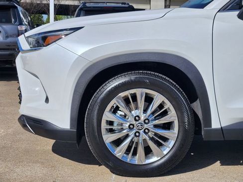 Used 2025 Toyota Grand Highlander AWD image 5