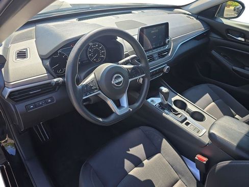 Used 2025 Nissan Altima 2.5 SV AWD/4WD image 12
