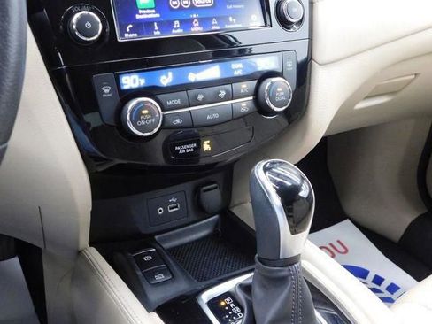 Used 2019 Nissan Rogue SL w/ Premium Package image 35