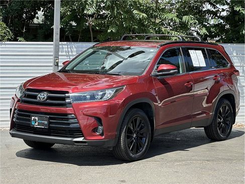 Used 2019 Toyota Highlander SE AWD/4WD image 6