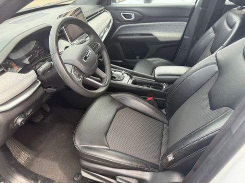 Used 2024 Jeep Compass Latitude image 24