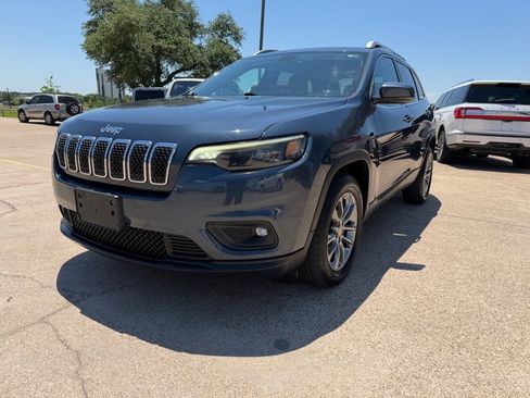 Used 2019 Jeep Cherokee Latitude Plus FWD image 3