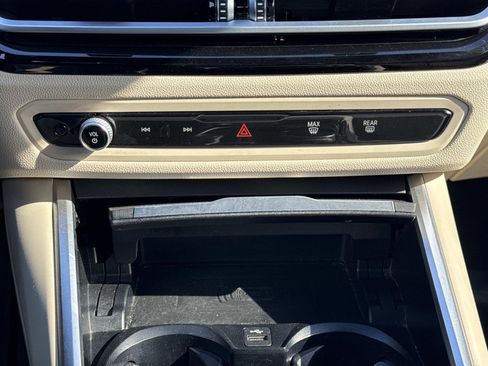 Used 2024 BMW 430i Convertible image 10