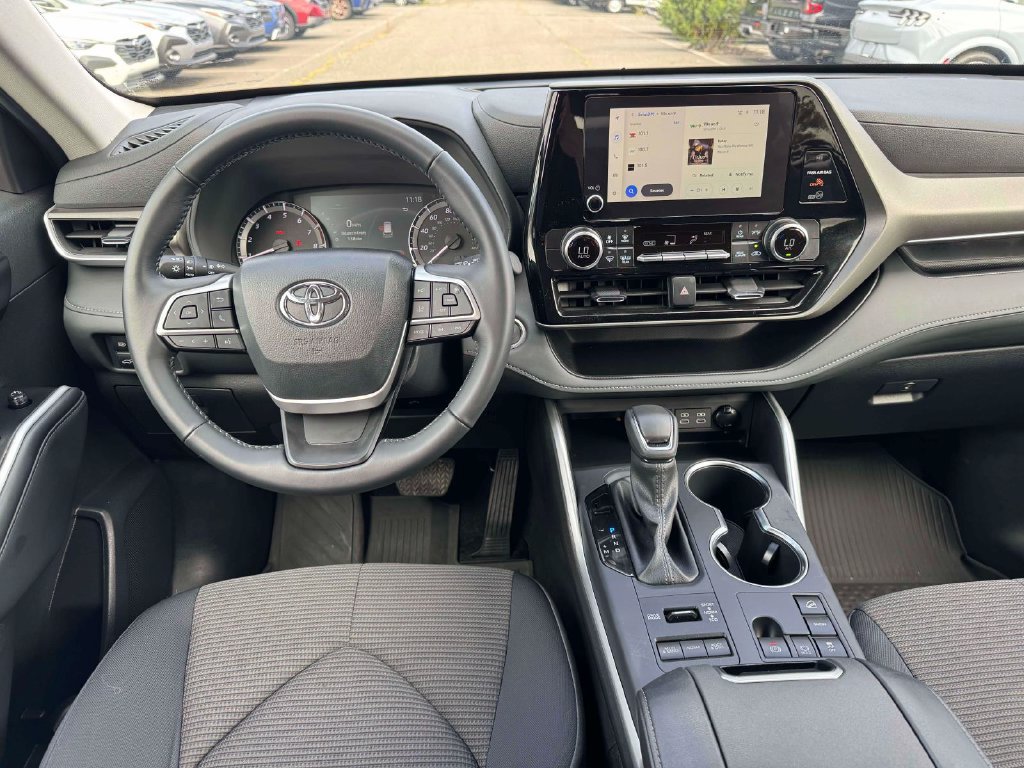 Used 2025 Toyota Highlander LE AWD/4WD image 19