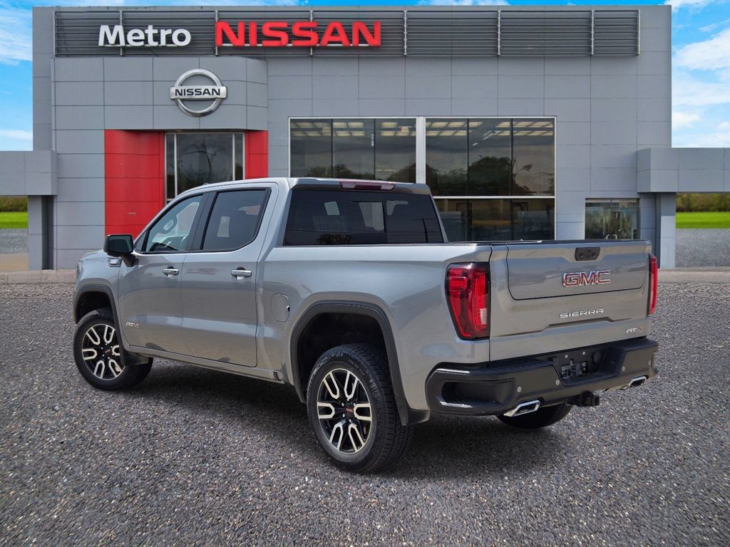 Used 2023 GMC Sierra 1500 AT4 w/ AT4 Premium Package AWD/4WD image 4