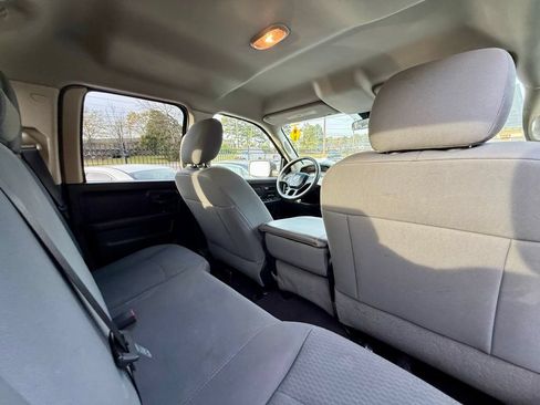 Used 2017 RAM 1500 Express RWD image 27