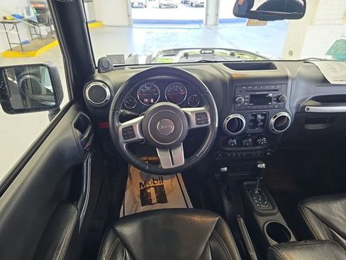 Used 2014 Jeep Wrangler Unlimited Rubicon AWD/4WD image 12