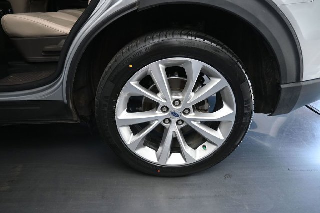 Used 2022 Ford Explorer Platinum w/ Equipment Group 601A AWD/4WD image 16