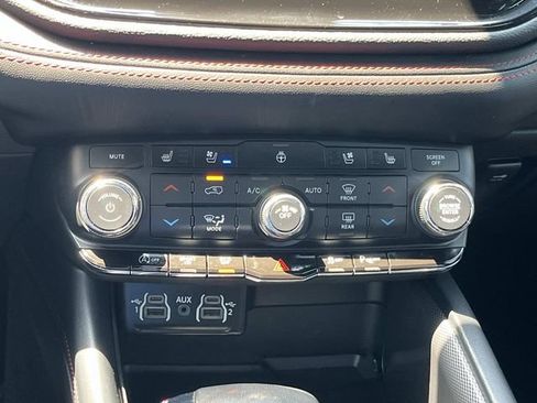 Used 2024 Dodge Durango GT AWD/4WD image 36