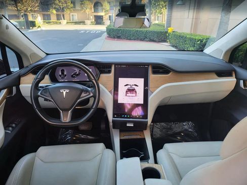 Used 2018 Tesla Model X 100D AWD/4WD image 16