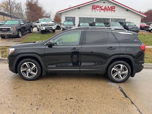 Used 2020 GMC Terrain SLT w/ Preferred Package AWD/4WD image 2