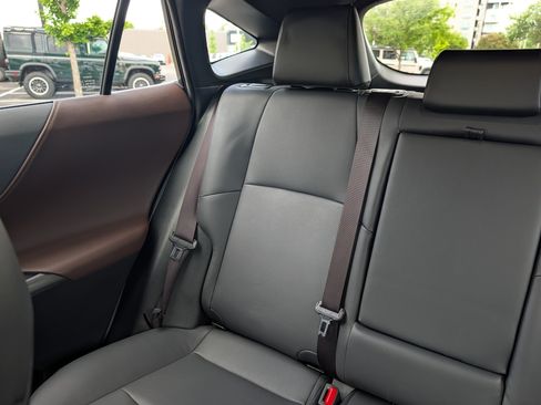 Used 2024 Toyota Venza XLE AWD/4WD image 12